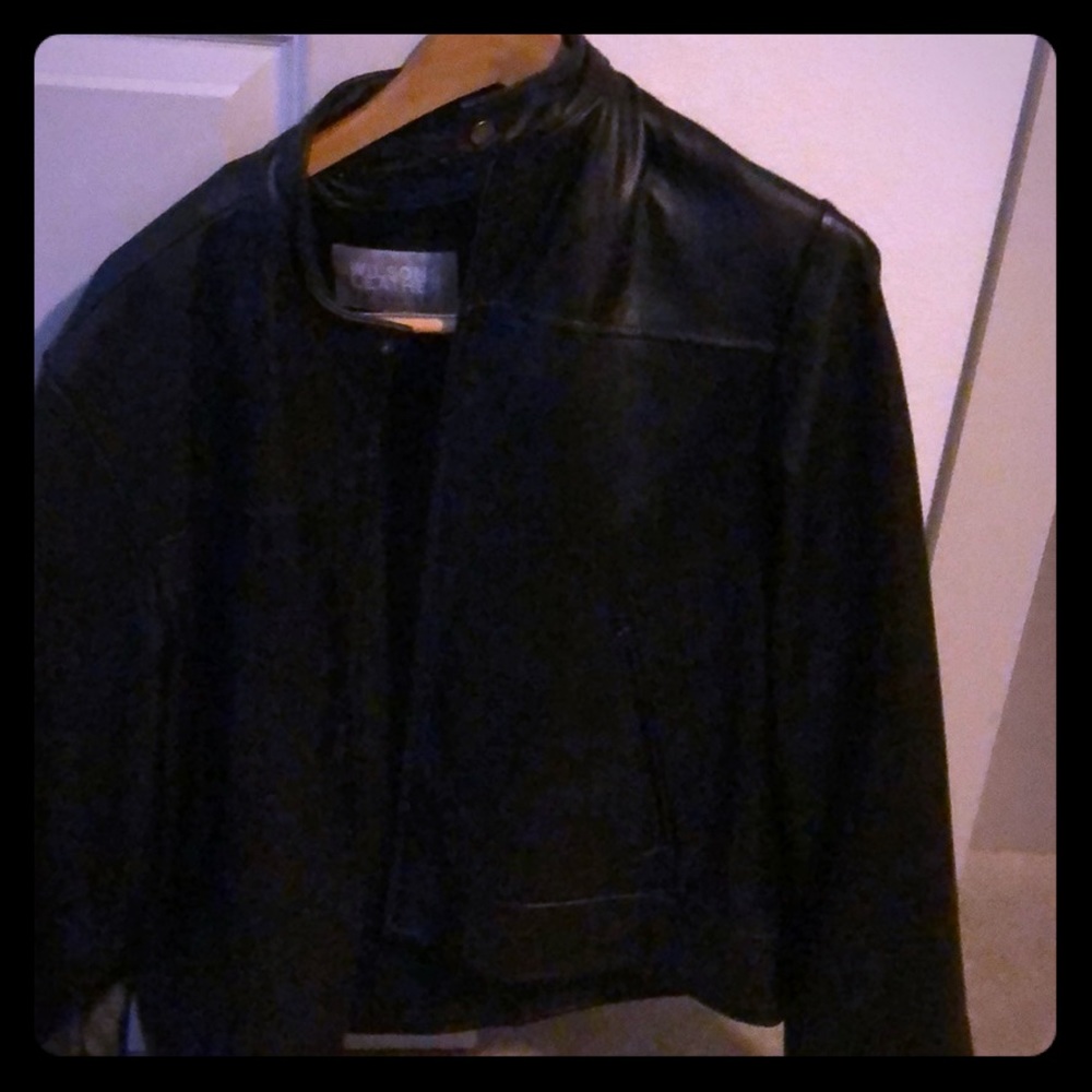 Wilson’s leather M Julian. Excellent condition.